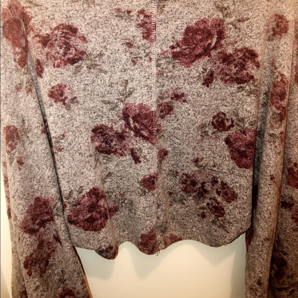 Beautiful soft cropped sweater.